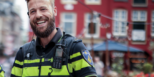 Agent Frank: "Humor relativeert de zware kant van politiewerk"